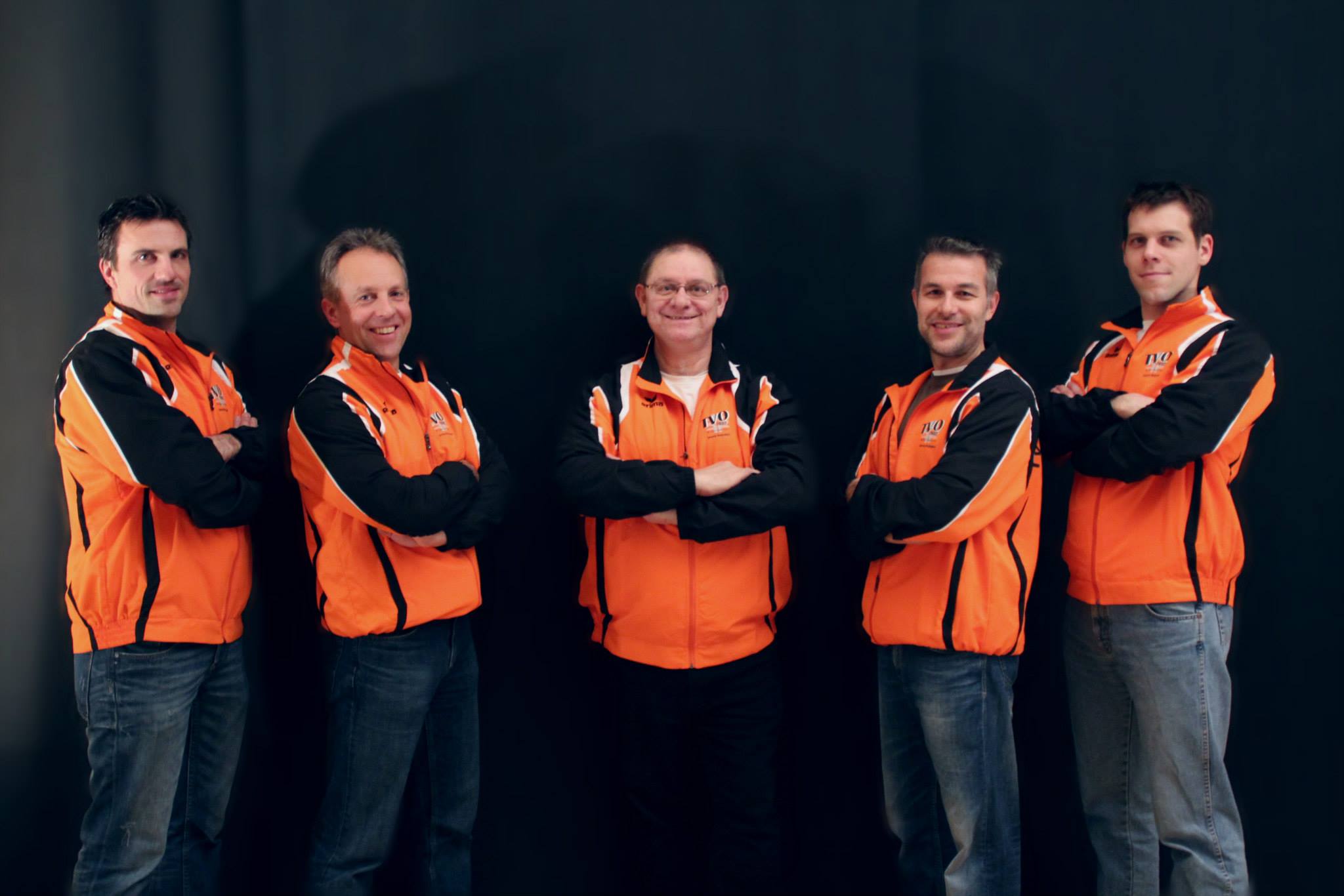 Von Links nach Rechts. Ralph Lindenfelser Kampfrichter E-Note Andreas Janzer Hallensprecher Herbert Eberle Trainer Andreas Halter Physiotherapeut Michael Häffele Kampfrichter D-Note